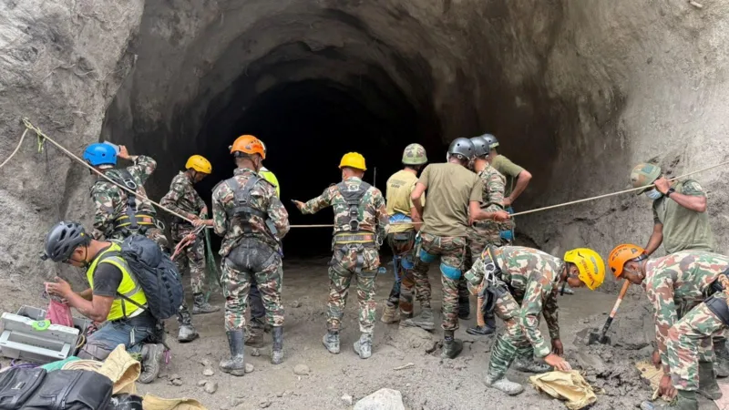 Nepal death toll crosses 1,000 as rescuers race to find workers trapped in mud-filled tunnels
